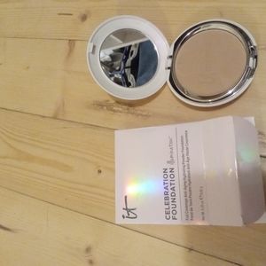 It cosmetics celebration foundation illumination